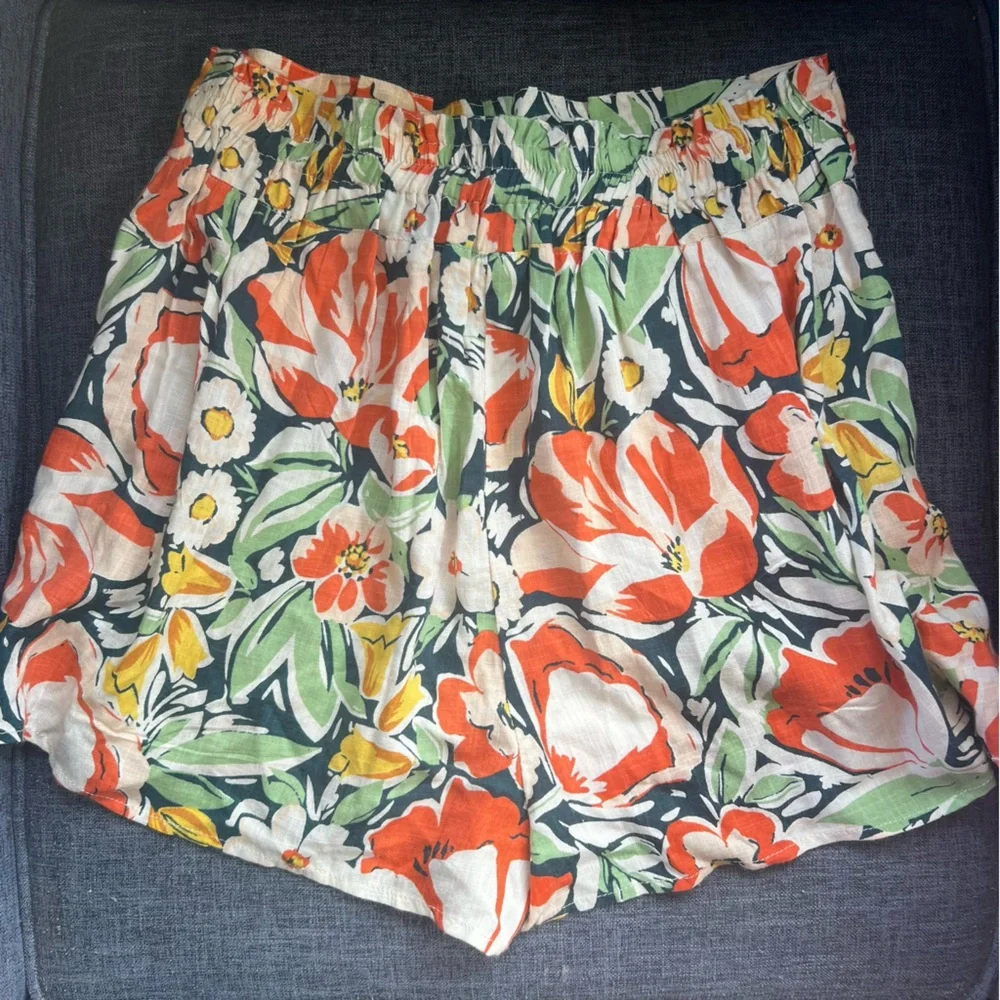Bila-77 Floral Women's Shorts Floral. Size Medium. Tie detail.